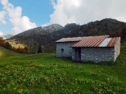 45 Cascina dei Foppi (1600 m) con vista in creste d'Alben 